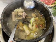 -鲁朗纳麦石锅鸡庄园