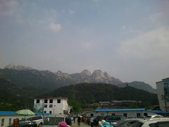 从停车场望-天柱山风景区