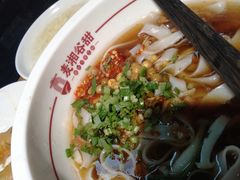 -呷佬·长沙手工米粉(金沙江路店)