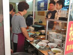 -松树干拌面店