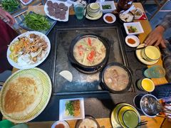 -有一锅·野生菌黑山羊腊排骨火锅(古城北门店)