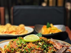 坚果手撕海鲈鱼-Ameigo梅果·云贵川bistro(长宁来福士店)