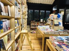 -猫的天空之城概念书店(杭州南宋御街店)