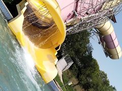 -黄河谷马拉湾海浪浴场