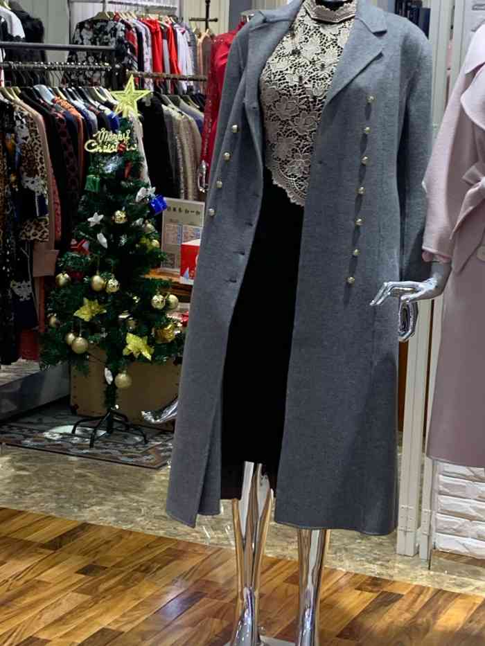 友谊新天地广场-"今天中午又来到滨江道的友谊新天地广场,这.