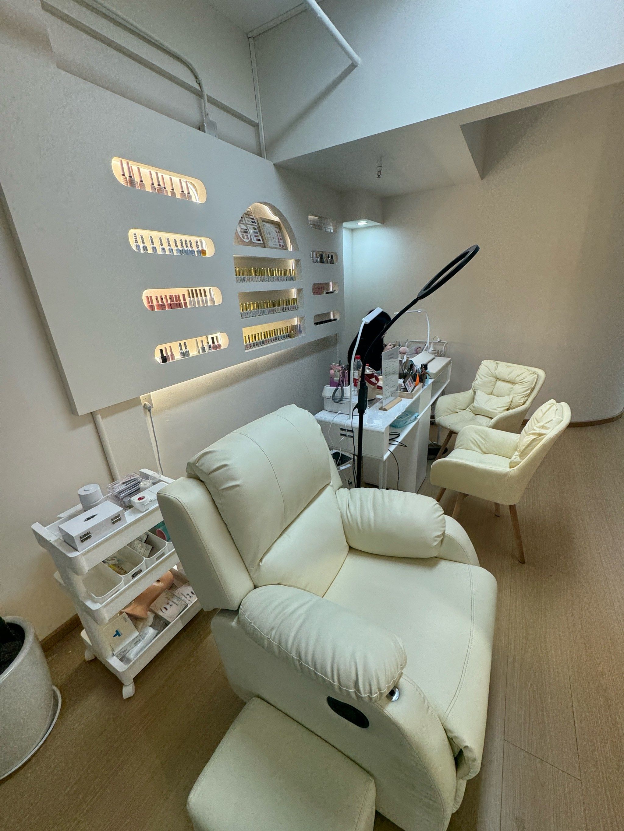 怎么会有这么温馨的美甲工作室