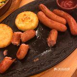 黑椒烤肠,每人一份意面,无限畅饮,一共花了100多点儿