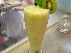 100%现榨奇异果菠萝汁-Dazzling Cafe 蜜糖吐司专卖店