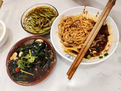 -李与白包子铺(桐梓林店)
