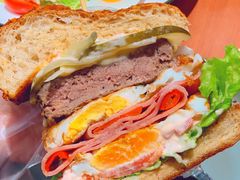 双蛋指椒牛肉汉堡-魏斯理汉堡(西安沣东吾悦店)