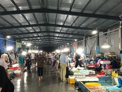 自助取餐区-霞涌市场海鲜摆卖区