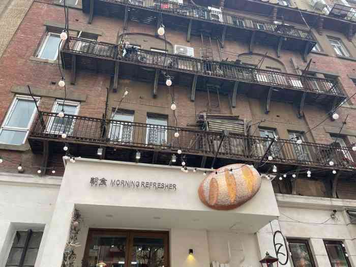 朝食面包-"这家面包店的门头对路人实在太有吸引力了.