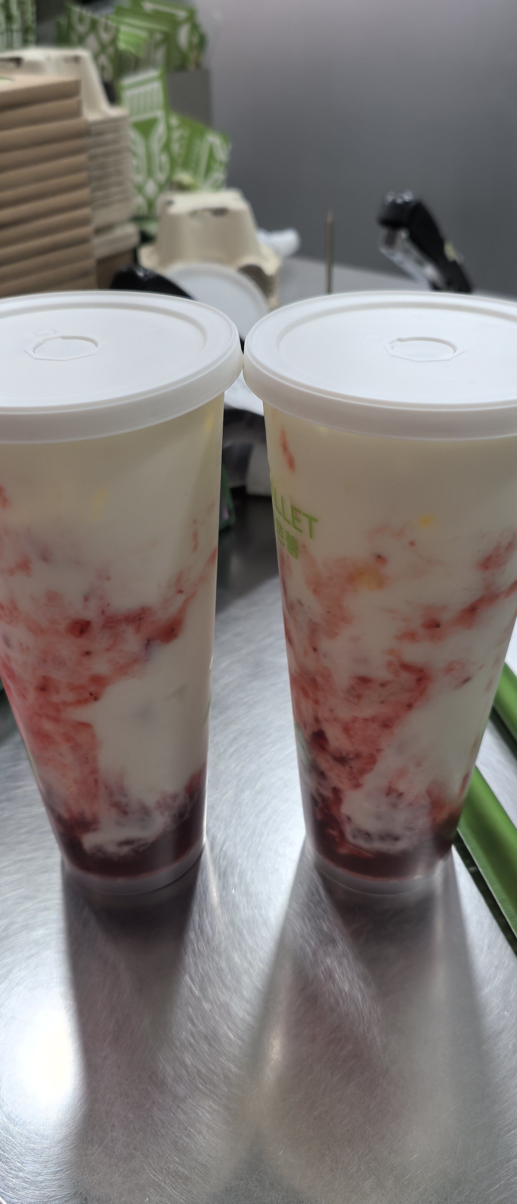 在时代广场的4楼茶芭蕾,每次都喝草莓益生