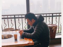 靠窗位-李子坝梁山鸡(李子坝大鸡哥店)