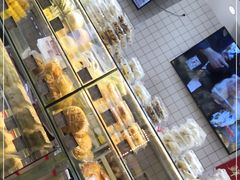 面包甜点陈列柜-白玉兰食品甜凤店(合生汇店)