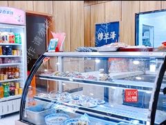 面包甜点陈列柜-穆兰泽兰州牛肉面(天津·海河意式风情区店)
