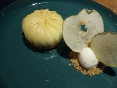 焦糖苹果配山核桃及香草奶油慕斯-AZUL by FUEL蓝色·法式酒馆(琶醍店)