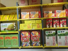 -咻啵翔翔零食基地(万达广场店)