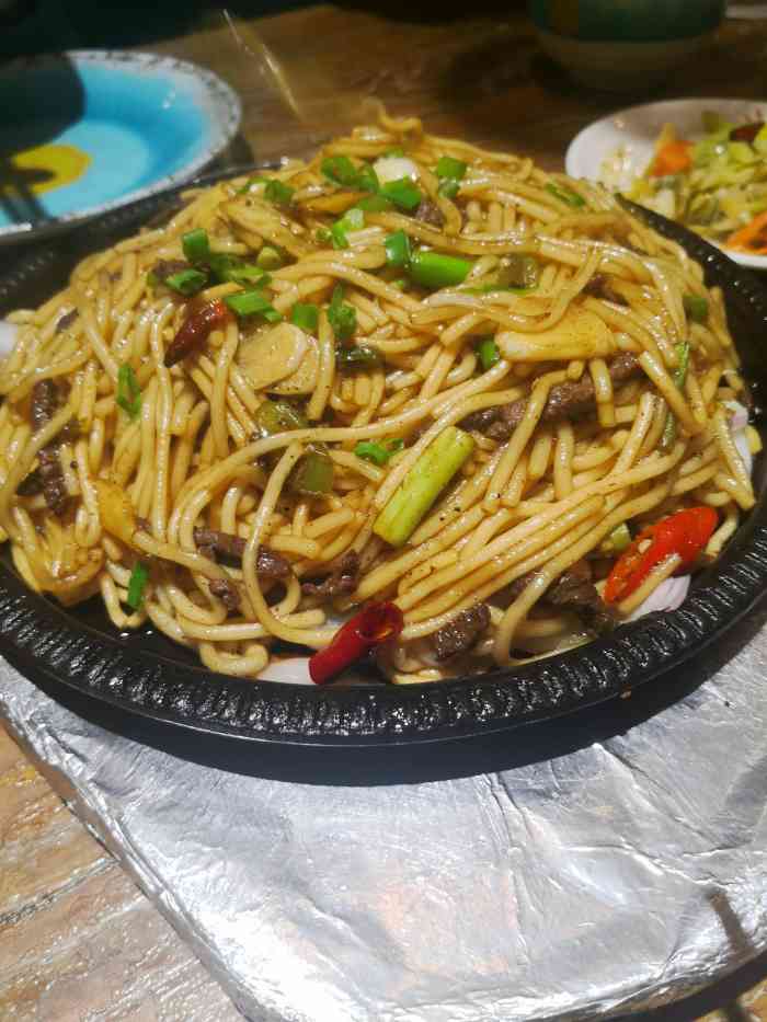 铁板牛肉炒粉:土豆粉很滑溜又入味,服务员会问要不要做成辣的,里面