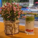 就在这个夏日夜晚🏙看着车水马龙聊聊天吧 