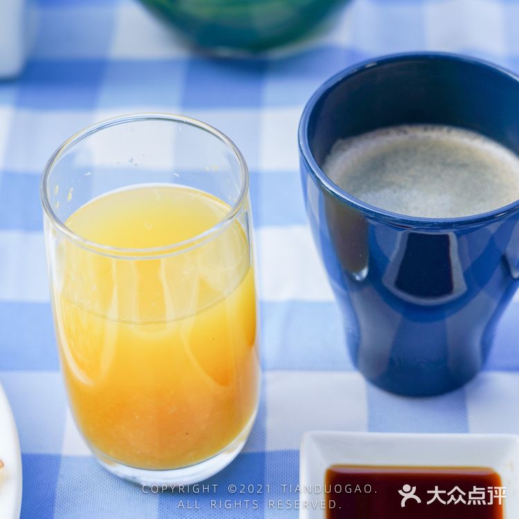 【这家武汉花园自助早餐，湖边樱花风景绝了】在武汉的度假酒店很