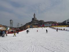 -采薇庄园四季滑雪场