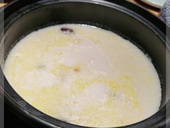 -洪氏嗨捞·广东猪肚鸡·椰子鸡火锅(西咸万象城店)