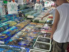 -霞涌市场海鲜摆卖区