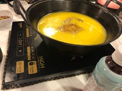 浓厚原只鸡煲花胶汤-鲜入围煮花胶鸡海鲜火锅