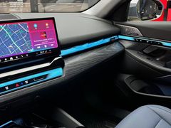 -上海宝信宝马4S店