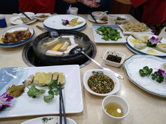 -墨脱石锅椰子鸡•香草鸭•东山羊(大东海店)