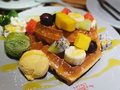 水果华夫饼-Lia Cafe Bar Restaurant松山咖啡屋