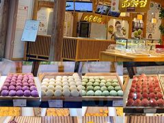 面包甜点陈列柜-南宋胡记(杭州河坊街店)