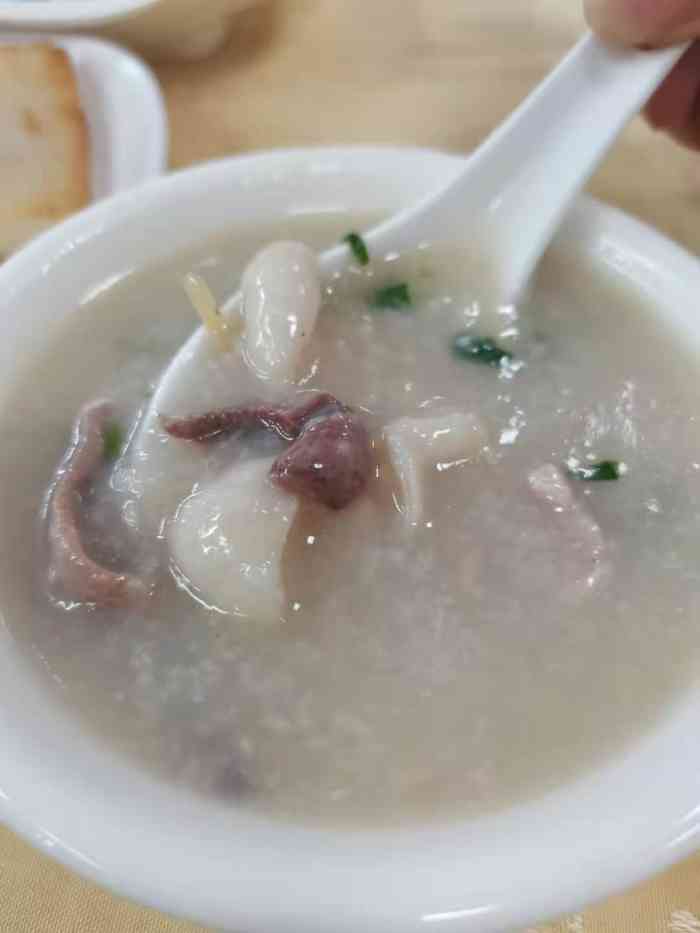 新城饭店洲心大粥城-"点的是外卖. 因为太饿了,没有照片.[呲.