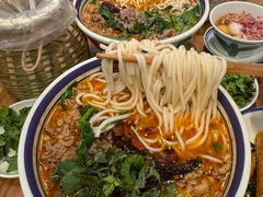 -云阿蛮云南生烫牛肉米线(奉贤路店)