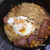 北戴河杨肠子的熏煮肠加到泡面里