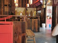 大堂-先启半步颠小酒馆(白麓里店)