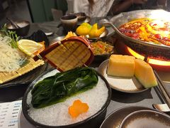 -湊湊火锅·茶憩(杭州湖滨银泰in77店)