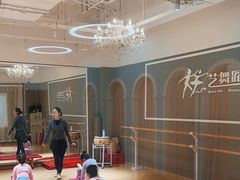 -炫艺舞蹈培训中心(枫尚奥特莱斯店)