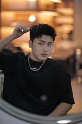 -一家只做男发烫染的店