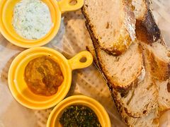 三种酱配酸面包-Mesa Madre梅萨妈妈·Bintana(国贸店)