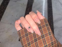 -悦指间美甲美睫