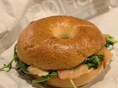 三文鱼芝麻菜贝果-BAKER&SPICE(环贸店)
