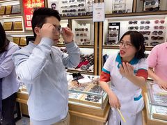 -美式眼镜·授权蔡司.依视路.尼康.豪雅.明月(人民广场店)