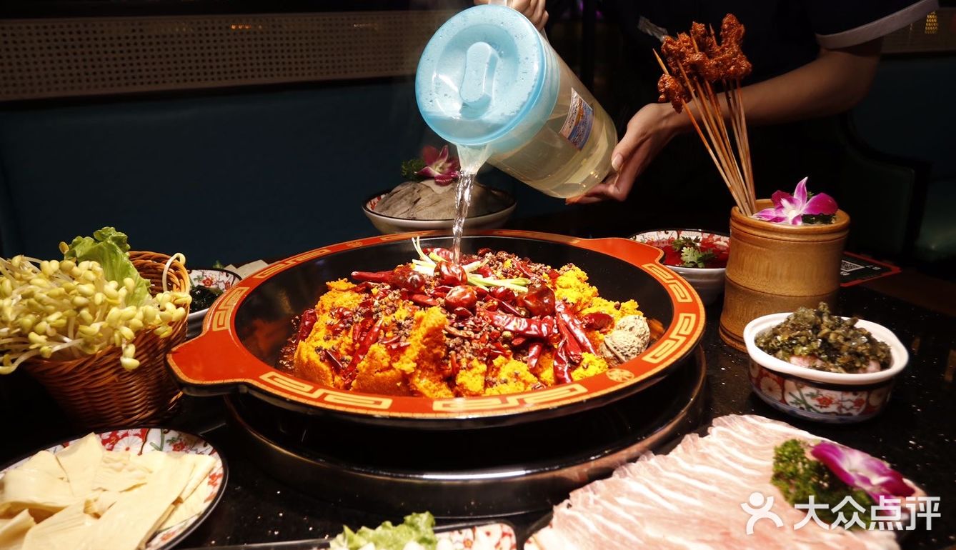 重庆最具有港风的一家火锅店，太好吃了吧