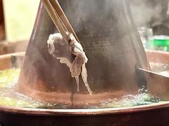 -果松木炭酸菜铜火锅·外婆参鸡汤