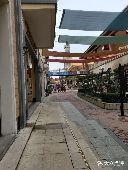 王府井奥莱临潼小镇(临潼店)图片