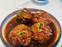 鸭蛋黄狮子头-梅飞酒家(名辉豪庭店)