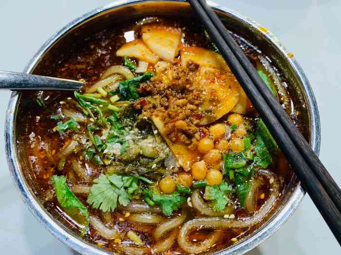 叼嘴巴儿重庆粉面(石厦店)-"这家店在马成时代广场的后面,还算好找.