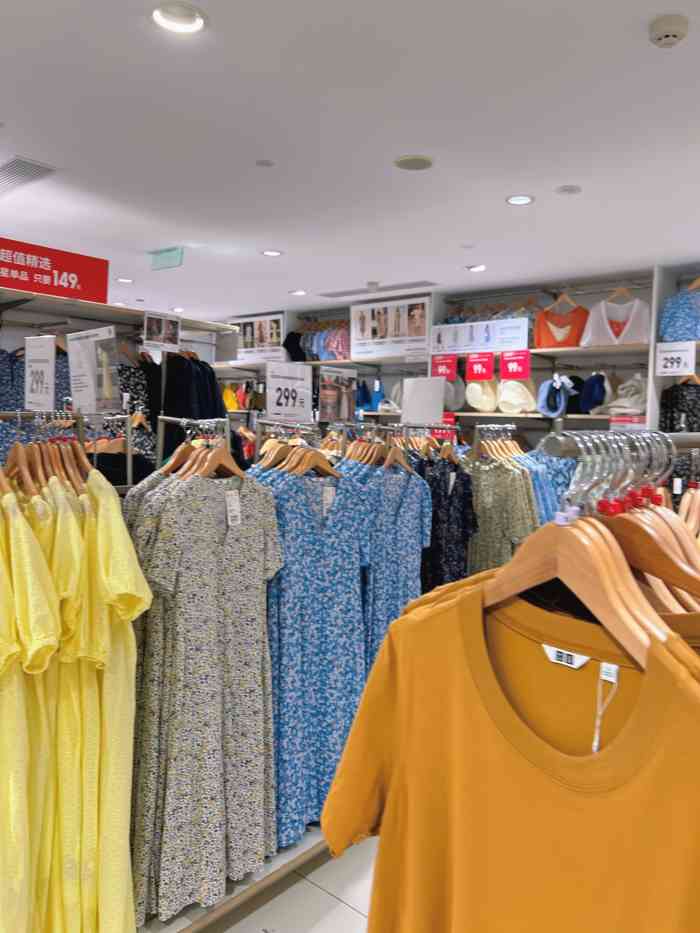 优衣库(北京西直门凯德mall店)-"工作日去的,人也不少,赶上打折与上